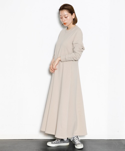 【AMERLCAN RAG CIE】新品未使用品　総柄　フレアロングワンピース AMERLCAN RAG CIE】新品未使用品 総柄 フレアロングワンピース