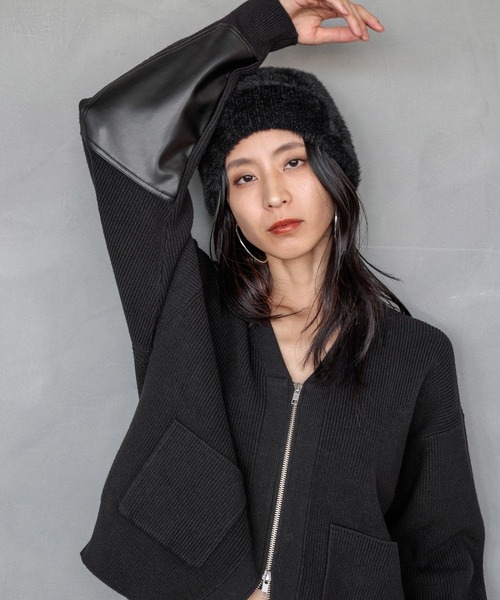 HEREIAM カーディガン 「HEREIAM」フロントジップが新鮮。レザーパッチ