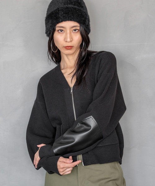 HEREIAM カーディガン 「HEREIAM」フロントジップが新鮮。レザーパッチ