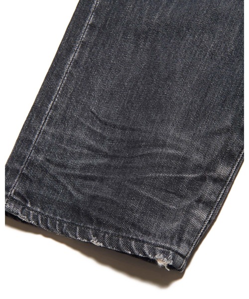 ジーンズ DAMAGED TAPERED-FIT JEANS メンズ レディースの画像
