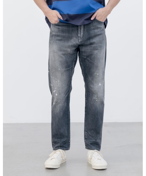 ジーンズ DAMAGED TAPERED-FIT JEANS メンズ レディースの画像