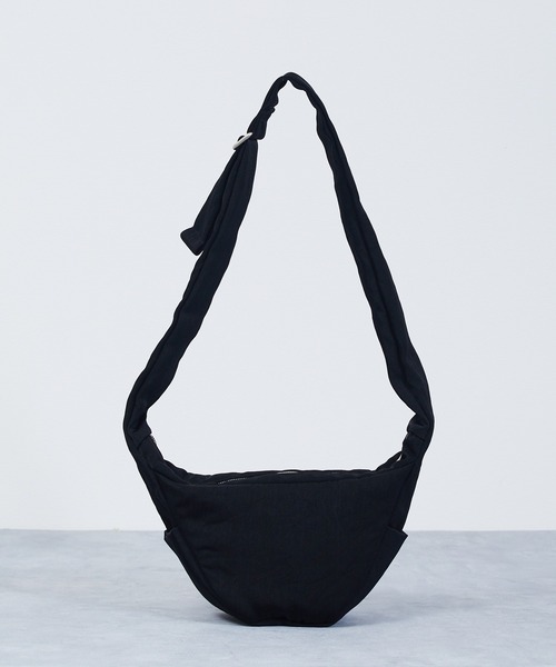 【極美品】ITTI ANNIE PUFFER MINI MOONBAG ブラック ITTI（イッチ） ショルダーバッグ イッチ / ANNIE PUFFER MINI MOON