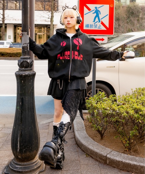 FLUKE HOLIC（フロックホリック） パーカー CRYING EMB LOGO PARKA
