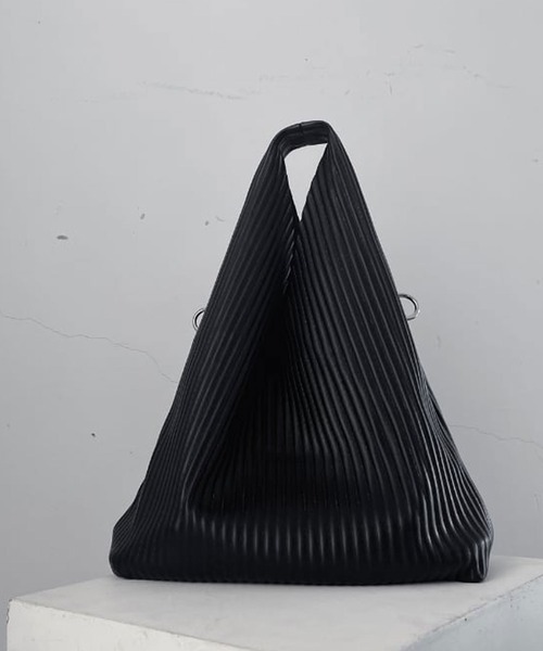 PLEATS PLEASE✨変形 トライアングル ハンドバッグ PLEATS PLEASE✨変形 トライアングル ハンドバッグ - メルカリ