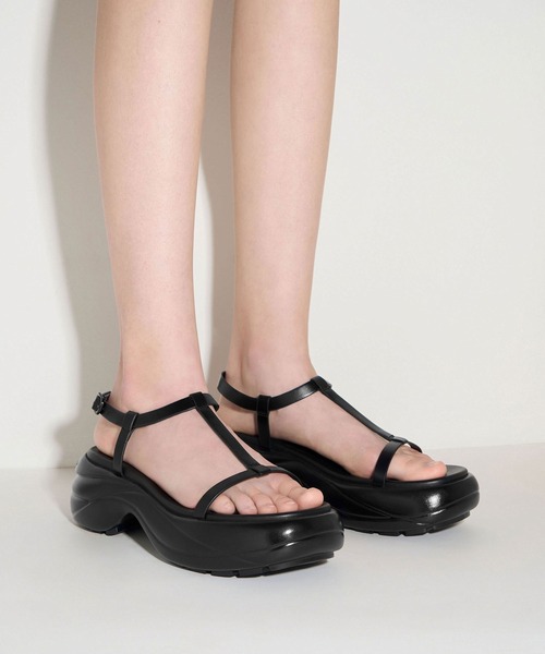 ワイドストラップ カーブプラットフォームスポーツサンダル - ブラック CHARLES & KEITH ワイドストラップ カーブプラットフォーム
