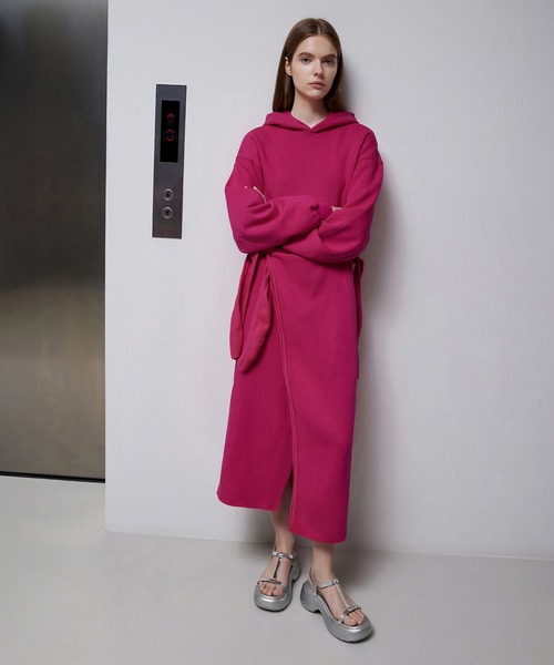 ティーバーカーブプラットフォームスポーツサンダル CHARLES & KEITH Tバー カーブプラットフォームスポーツサンダル