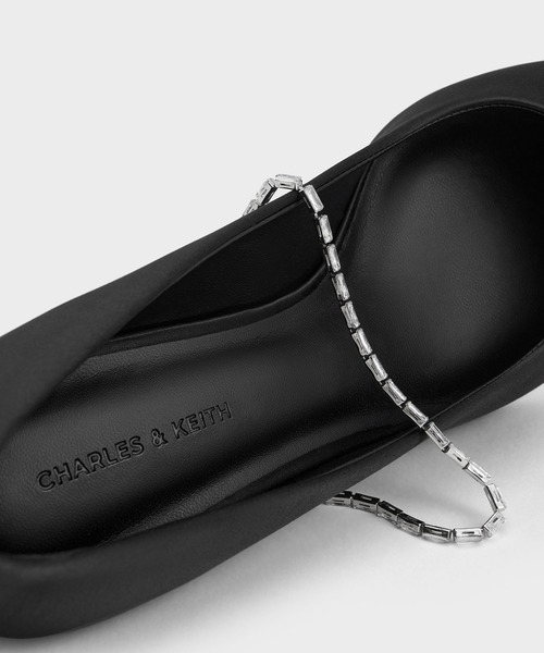 CHARLES ＆ KEITH（チャールズ&キース） パンプス サテン クリスタル