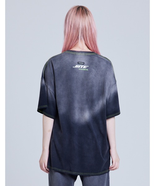 「Little sunny bite」 半袖Tシャツ MEDIUM ブラック レディース_画像5
