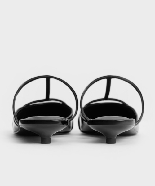 CHARLES ＆ KEITH サンダル Claraクララティーバーポインテッド