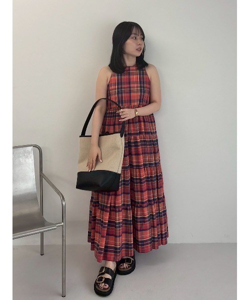 Mila Owen ワンピース クルーネックアメスリティアードロング