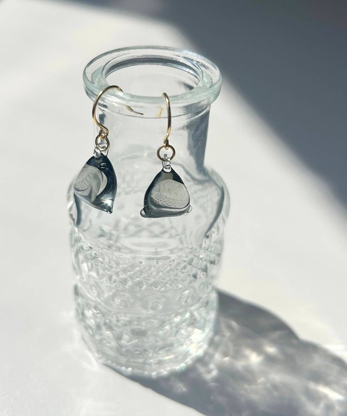 ピアス 「別注」HARIO Lampwork Factory×DOORS　テトラグレーピアス レディースの画像