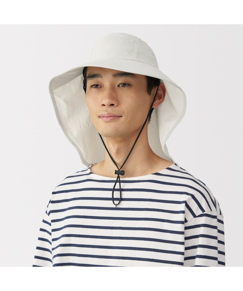 無印良品　風を通すちいさくまとまる　日除け付きハット　サンドベージュ　新品未使用 無印良品 風を通す ちいさくまとまる 日除け付きハット サンド