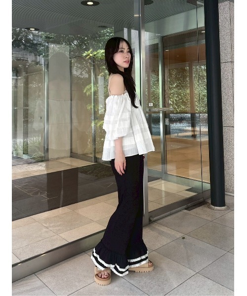 LILY BROWN（リリーブラウン） パンツ ヘムフリルカットパンツ