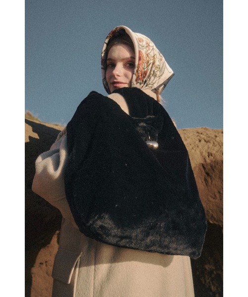 nunela ショルダーバッグ バッグ Fur shoulder bag「No.3」 レディース