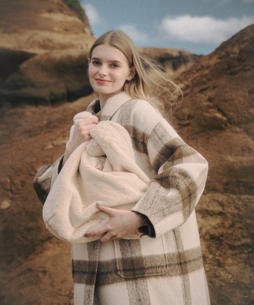 nunela ショルダーバッグ バッグ Fur shoulder bag「No.3」 レディース 