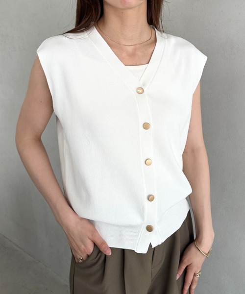 CELINE 今季ニットベスト　金ボタン　ジレ　ジヒョ着 CELINE - CELINE 今季ニットベスト 金ボタン ジレ ジヒョ着の通販 by