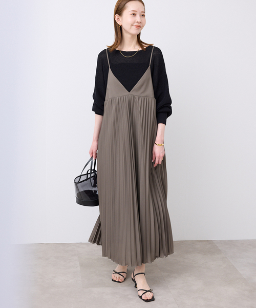 極美品☆SLOBE IENA パウダリーサテンプリーツキャミワンピース　ブラック SLOBE IENA（スローブイエナ） ワンピース 「追加」パウダリーサテン