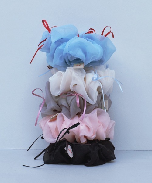 【新品未使用】ロンハーマン購入Pien Scrunchie シルバーシュシュ 新品未使用】ロンハーマン購入Pien Scrunchie シルバーシュシュ