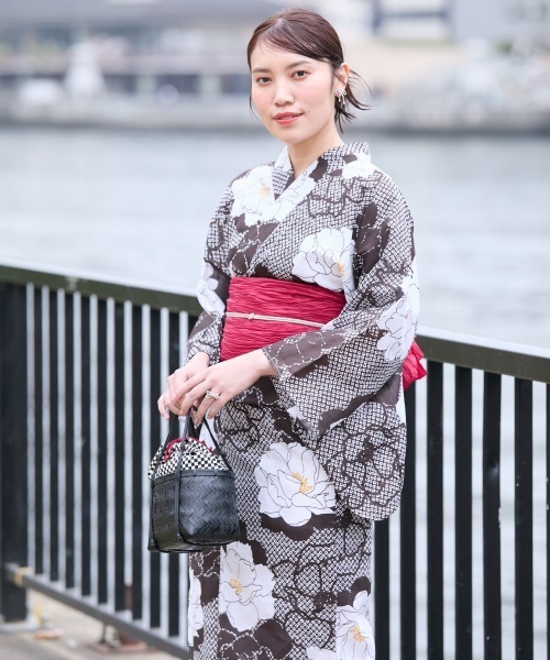 ゆかた　浴衣　白×黒×パープル　バラ柄　身丈164裄62.5サイズ小さめ slattgir 浴衣 高身長 花柄浴衣セット（ゆかた＋へこ帯