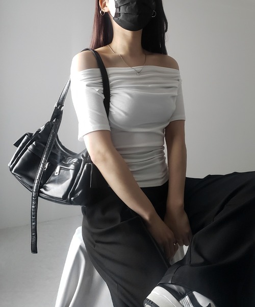 3色カジュアル ワンショルダーレターロゴ ルーズ 半袖 Tシャツ ワンショルダー Tシャツ ストラップ チェーン付き 肩出し
