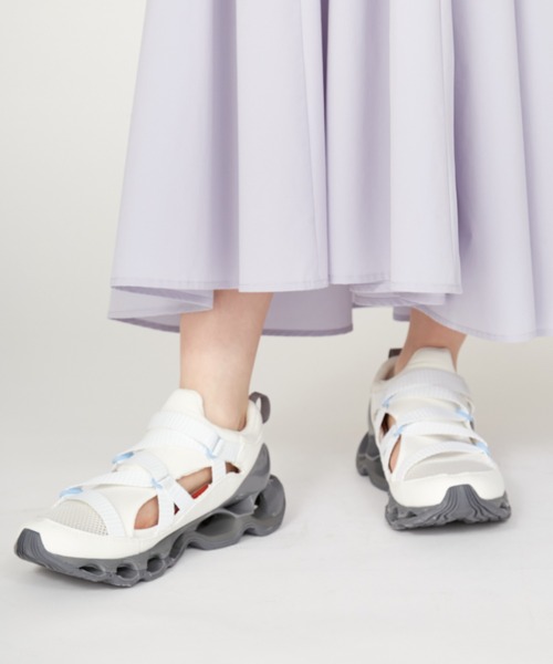 MIZUNO（ミズノ） スニーカー 「emmi | Mizuno」WAVE PROPHECY STRAP