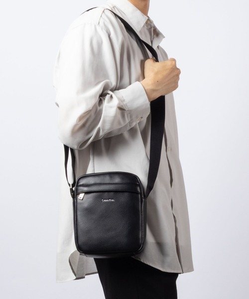Calvin Klein（カルバン・クライン） ショルダーバッグ RAISED 