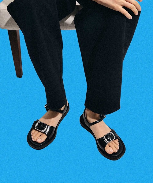 【新品、未使用品】CHARLES & KEITH　サンダル CHARLES ＆ KEITH（チャールズ&キース） サンダル バックルトリプル