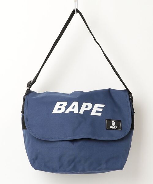 アベイシングエイプ BAPE ショルダーバッグ ボディバッグ 美品 A BATHING APE（アベイシングエイプ） ワンポイントショルダーバッグ