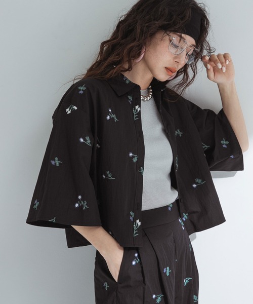 ブラウス シャツ タフタ刺繍ハーフスリーブブラウス レディース
