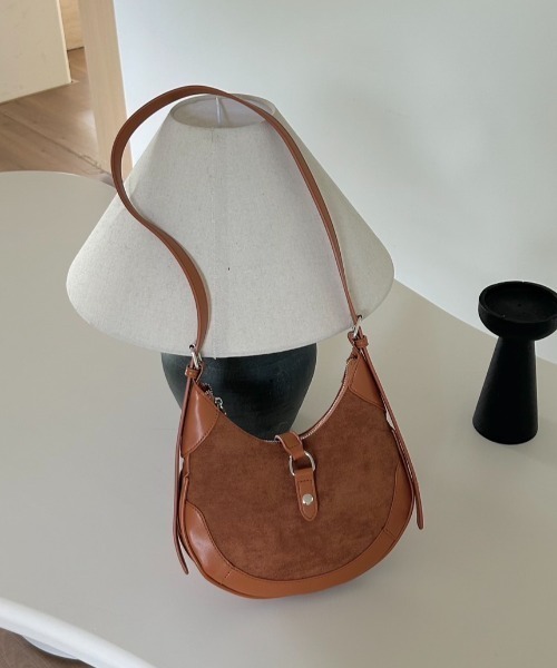 deux amour ショルダーバッグ バッグ スエードタッチ合皮三日月型