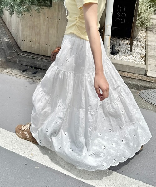 美品✨24SS ハウスオブロータス クロス刺繍ティアードスカート ホワイト M 美品✨24SS ハウスオブロータス クロス刺繍ティアードスカート