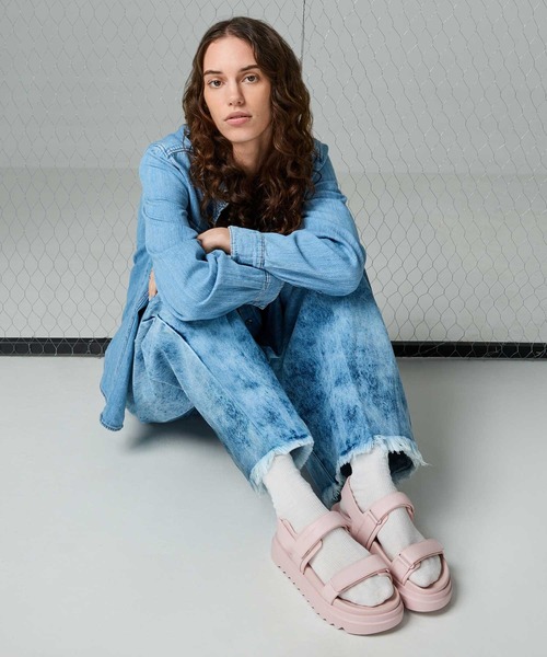 CHARLES ＆ KEITH サンダル ダブルストラップ フラットフォーム
