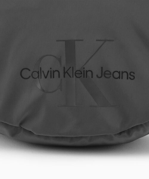 Calvin Klein ショルダーバッグ リバーシブル ジップ バッグ