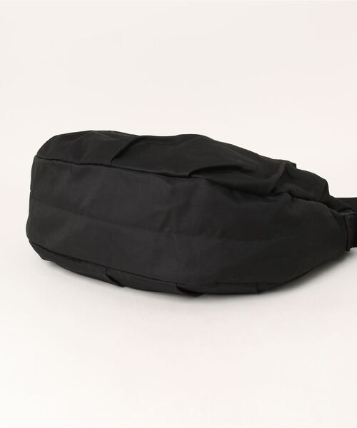 「UNIVERSAL OVERALL」 メッセンジャーバッグ ONESIZE ブラック レディース_画像3