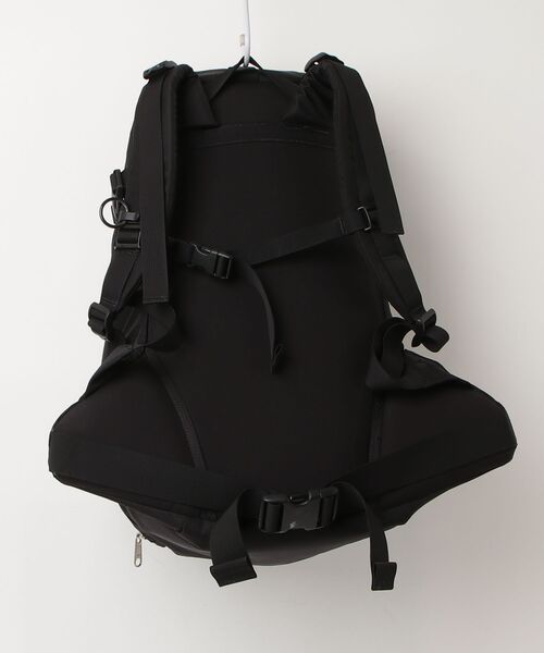 BEAMS SLOW&CO. ブラックリュック ARC'TERYX（アークテリクス） リュック「BEAMS」 - ブラック メンズ