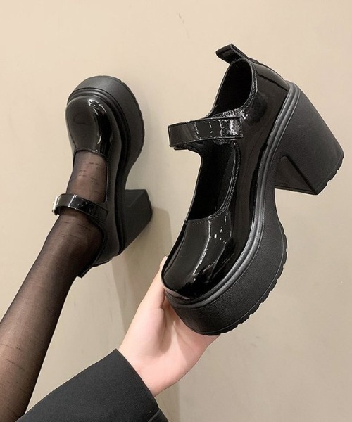 パンプス 「厚底」「軽量」スクエアトゥチャンキーヒール メリー