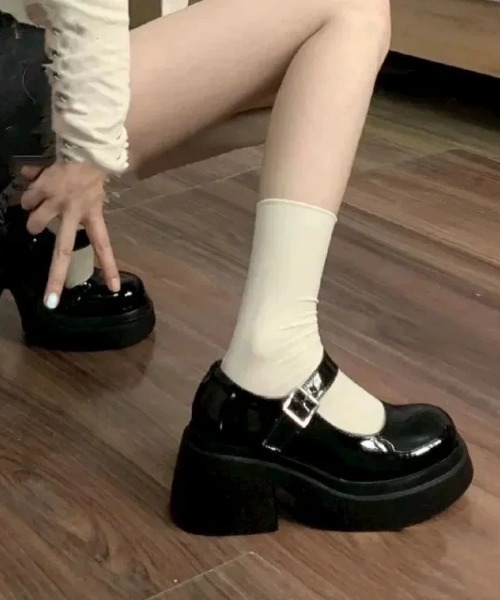 パンプス 「厚底」「軽量」スクエアトゥチャンキーヒール メリー