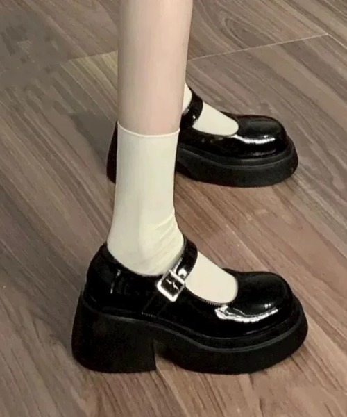 パンプス 「厚底」「軽量」スクエアトゥチャンキーヒール メリー