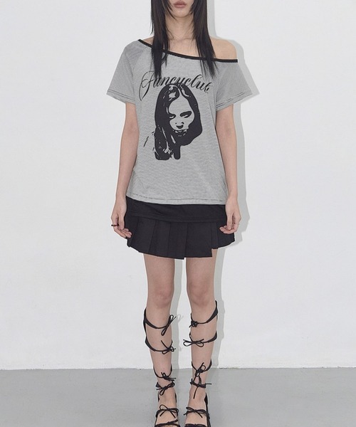 FANCY CLUB tシャツ K-POPアイドル着用 CLUB／ワンショルダーT