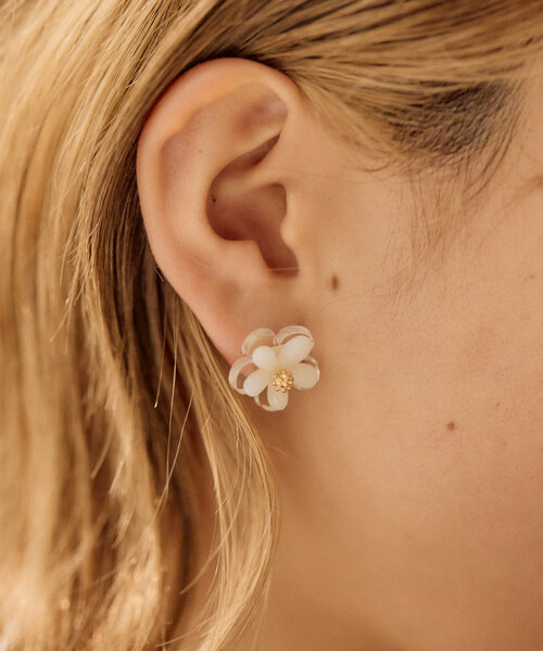 emma accessory ホワイトフラワー　ピアス emma.accessory white flower ピアス