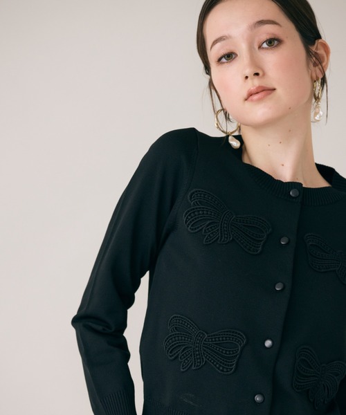 オーディア ミューズ（Audie a Muses）/フラットリボンモチーフ付きカーディガン Audie a Muses（オーディア ミューズ） カーディガン フラットリボン