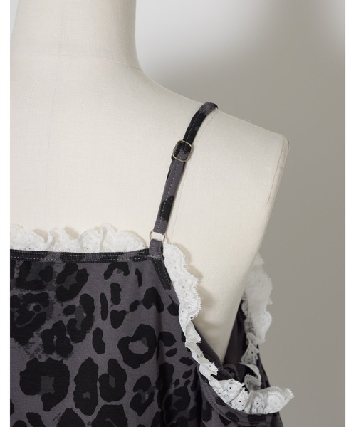 AVENCHUMU tシャツ Leopard print open shoulder tops レディース