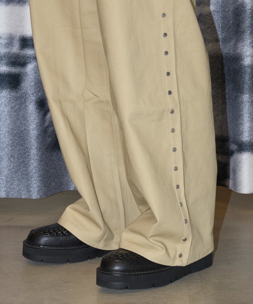 AFB（エーエフビー） ワイドパンツ チノパン SUPER BAGGY STUDDED