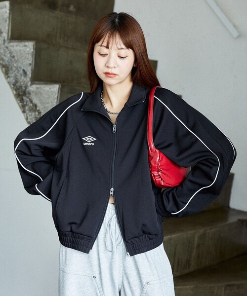 「UMBRO」 ジャージブルゾン フリ- ブラック レディースの画像