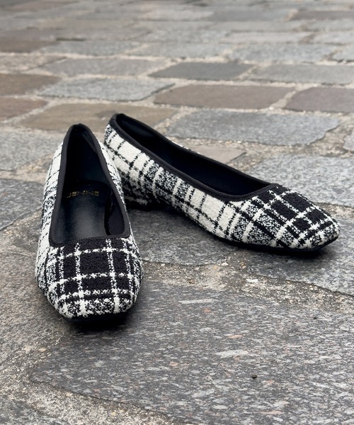 JENNE　ポインテッドバレエシューズ　パンプス　フラットシューズ ビッグポンポンポインテッドバレエ（バレエシューズ）｜JENNE