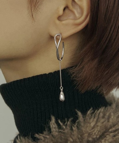 GOLDY（ゴールディ） ピアス 「GOLDY」ツイスト ライン × ドロップ