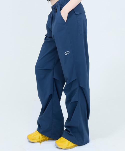 ★LUVISTRUE★CURVED L COMFY PARACHUTE PANTS(CHARCOAL)★人気 CURVED L COMFY PARACHUTE PANTS(CHARCOAL) - LUVISTRUE