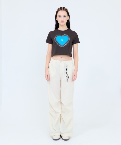 ★LUVISTRUE★CURVED L COMFY PARACHUTE PANTS(CHARCOAL)★人気 LUVISTRUE]☆24SS☆韓国人気☆CURVED L COMFY PARACHUTE PANTS