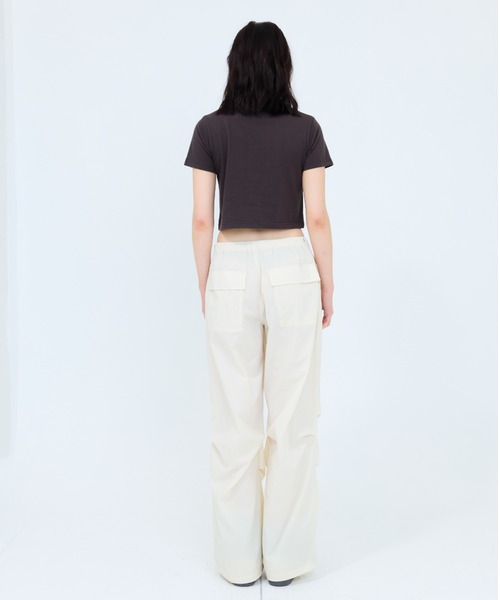 ★LUVISTRUE★CURVED L COMFY PARACHUTE PANTS(CHARCOAL)★人気 LUVISTRUE]☆24SS☆韓国人気☆CURVED L COMFY PARACHUTE PANTS