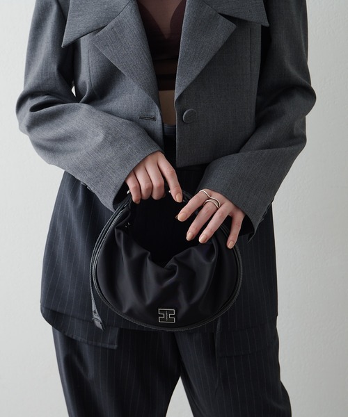 IACUCCI（イアクッチ） ショルダーバッグ FREE ブラック レディース